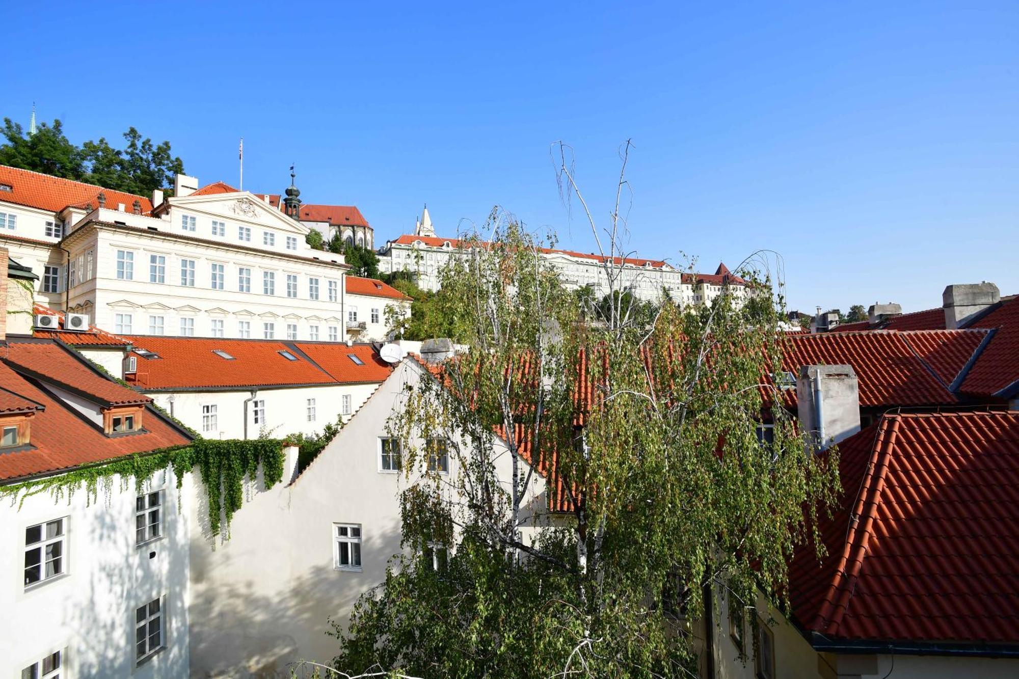 Romantic Under The Castle Apartment Prague