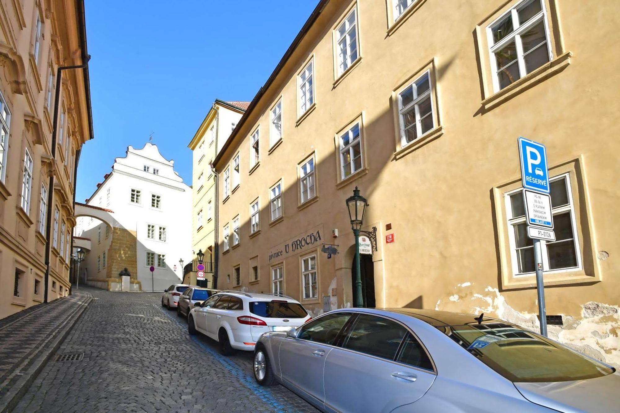 Romantic Under The Castle Apartmán